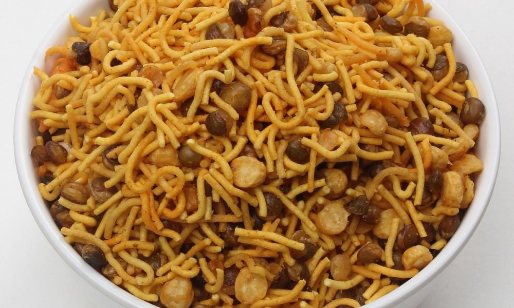 സ്വാദിഷ്ട്ടമായ ബോംബെ മിക്സ്ചര് ഉണ്ടാക്കാം