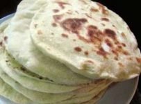 കുബൂസ് എങ്ങിനെ ഉണ്ടാക്കാമെന്നു നോക്കാം