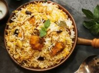 ഹൈദരാബാദി ചിക്കന് ബിരിയാണി എങ്ങിനെ ഉണ്ടാക്കാമെന്നു നോക്കാം