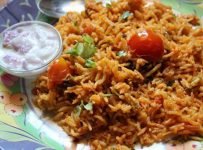 തക്കാളി സാദം എങ്ങിനെ ഉണ്ടാക്കാമെന്നു നോക്കാം