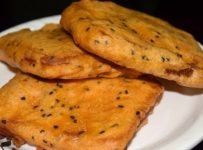 ബ്രഡ് ബജ്ജി എങ്ങനെ ഉണ്ടാക്കാമെന്ന് നോക്കാം.
