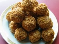 എള്ളുണ്ട എങ്ങനെയാണ് ഉണ്ടാക്കുന്നതെന്ന് കാണൂ.
