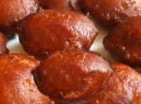 നെയ്യപ്പം ഉണ്ടാക്കുന്നത്‌ കാണാം.