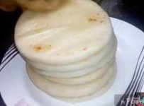 ഒറോട്ടിയും മുരിങ്ങയില കറിയും ഉണ്ടാക്കാം.