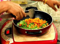വളരെ ഈസിയായി കൂട്ടു തോരന്‍ ഉണ്ടാക്കാം.