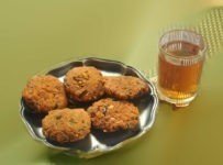 തട്ടുകട രുചിയിൽ നാടൻ പരിപ്പുവട ആയാലോ കൂടെ കിടിലൻ സുലൈമാനിയും.വീഡിയോ കാണുക
