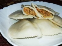 ചമ്മന്തി അട ഉണ്ടാക്കുന്നത് എങ്ങനെയെന്നു നോക്കാം.