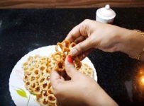 അച്ചപ്പം വളരെ ഈസിയായി വീട്ടില് തയ്യാറാക്കാം.