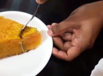 ഓവനും ബീറ്ററും ഇല്ലാതെ soft ക്യാരറ്റ് കേക്ക്