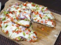 മാവില്ലാതെ, ഓവനില്ലാതെ ഒരടിപൊളി പിസ്സ