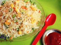 ഒട്ടും ഒട്ടിപ്പിടിക്കാതെ രുചികരമായി ഹോട്ടൽ സ്റ്റൈൽ എഗ്ഗ് ഫ്രൈഡ് റൈസ്