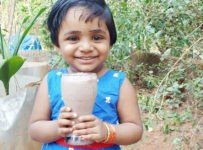 എന്റെ മോളുണ്ടാക്കിയ ബനാന ചോക്കളേറ്റ് സ്മൂത്തീ