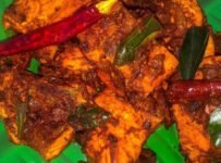 നല്ലമുളകും കുരുമുളകും ഇട്ടു വരട്ടിയ മീൻ.