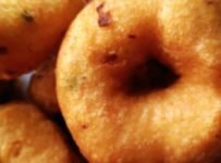ഉഴുന്നുവട ഇതുപോലെയൊന്നു ഉണ്ടാക്കി നോക്കൂ.
