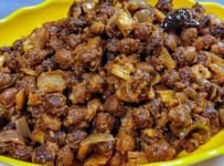 ‘കടല വരട്ടിയത് ’ ഉണ്ടാക്കി നോക്കൂ.