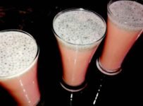 Ice cream ഇല്ലാതെ ഐസ് ക്രീം ടേസ്റ്റിൽ ഒരു rosedrink