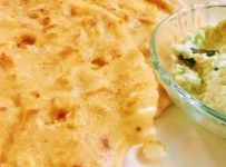 ഇന്നത്തെ ബ്രേക്ക്ഫാസ്റ്റ് നല്ല മൊരിയിച്ചെടുത്ത ഉള്ളി അടയും വെള്ള തേങ്ങാ ചമ്മന്തിയും.