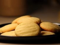 എഗ്ഗ് ചേർക്കാതെ ആകെ 3 ingredients വെച്ച് നോൺസ്റ്റിക് പാത്രത്തിൽ എളുപ്പത്തിൽ തയ്യാറാക്കാൻ പറ്റിയ അടിപൊളി ബട്ടർ കുക്കീസ്