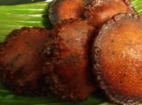 നെയ്യപ്പം ഇതുപോലെ ഉണ്ടാക്കി നോക്കൂ . തികച്ചും പഴയ രീതിയിൽ കുറച്ചു ദിവസം കേടാ വാതെ യും സൂക്ഷിക്കാം