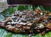 മത്തി വാഴയിലയിൽ പൊള്ളിച്ചത്