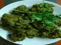 എന്നും ചുവന്ന മുളക് ചേർത്ത ചിക്കനല്ലെ…. ഇന്ന് ഒന്ന് മാറ്റി പിടിക്കാം പച്ചമുളകും കുരുമുളകും  ചേർത്ത പച്ചനിറമുള്ള ചിക്കൻ