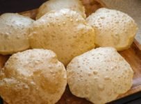 എണ്ണ ഒട്ടും കുടിക്കാത്ത Soft And Crispy Poori ഉണ്ടാകാം.