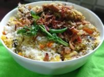 ചിക്കൻ ബിരിയാണി ഉണ്ടാകാം
