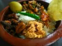 മലയികൾക്ക് എന്നും പ്രിയപ്പെട്ട ഒന്നാണ് നല്ല ചോറും മീൻകറിയും തോരനും  ചെമ്മന്തിയുമൊക്കെ എന്നാ ഒക്കെ കൂടി ഒരു പിടി പിടിച്ചാലോ ഒന്ന് കണ്ടു നോക്കൂ വായിൽ കപ്പലോടും