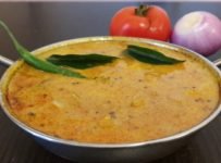 ഒരു തക്കാളിയും ഉള്ളിയും വച്ചു സമയം ഇല്ലാത്തപ്പോ ചോറിനും ചപ്പാത്തിക്കും ഒക്കെ ഒപ്പം കഴിക്കാൻ പെട്ടെന്ന് ഉണ്ടാക്കാവുന്ന കറി….