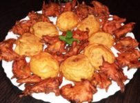 മുട്ട ബജി & ഉള്ളി ബജി  10 മിനിട്ട് കൊണ്ട് എളുപ്പത്തിൽ എങ്ങിനെ 2 ബജികൾ ചെയ്യാം ?  മുട്ട ബജി 3 ടൈപ്പ് ഇൽ എങ്ങിനെ എളുപ്പത്തിൽ ചെയ്യാം എന്ന് വിശദമായി കാണിക്കുന്നു