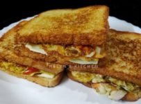 ചിക്കനും ചീസും വെജിറ്റബിൾസും കൊണ്ട് രുചികരവും. ആരോഗ്യകരമായ  ഒരു സാൻവിച്ച്.
