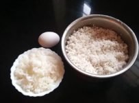 ഒരു മുട്ടയും അല്പം പച്ചരിയും ചോറും ഉണ്ടെങ്കിൽ ഒരു അടിപൊളി ഐറ്റം ഉണ്ടാക്കാം