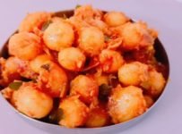 അരിപ്പൊടി കൊണ്ട് മിനിറ്റുകൾക്കുള്ളിൽ നല്ല ടേസ്റ്റിൽ തയ്യാറാക്കാവുന്ന വിഭവമാണ് അമ്മിണി കൊഴുക്കട്ട.