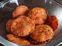 അരിപൊടി ഉപയോഗിച്ച് ഉണ്ടാക്കാവുന്ന നല്ല മുറുമുറാ തട്ടേ മുറുക്ക്