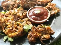 ചായക്കൊപ്പം കൊറിക്കാൻ പെട്ടെന്നുണ്ടാക്കാം