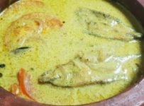 മീൻ മഞ്ഞൾ പൊടിയും ഉപ്പും കുരുമുളകും നാരങ്ങാ നീരും ഇട്ടു തിരുമി വെക്കുക വെളിച്ചെണ്ണയിൽ ചെറുതായി ഒന്ന് ഫ്രൈ ചെയ്യുക