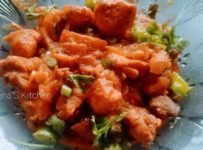 സോസി ചിക്കൻ കുറച് ചേരുവകൾ കൊണ്ട് വളരെ എളുപ്പത്തിൽ ഉണ്ടാക്കാവുന്നതാണ്