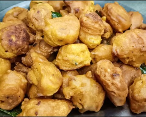 Crispy wheat flour evening snack served with chutney on a plate